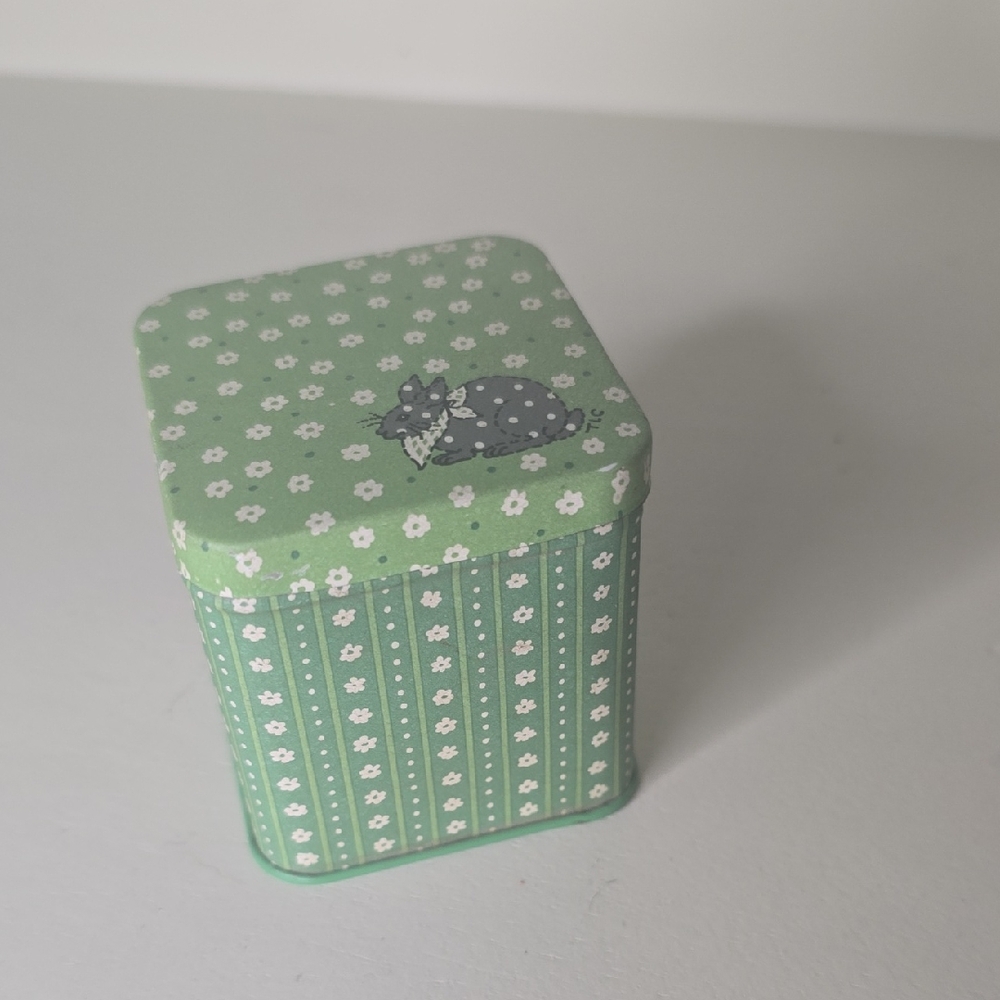 Vintage Potpourri Press Green Floral Tin